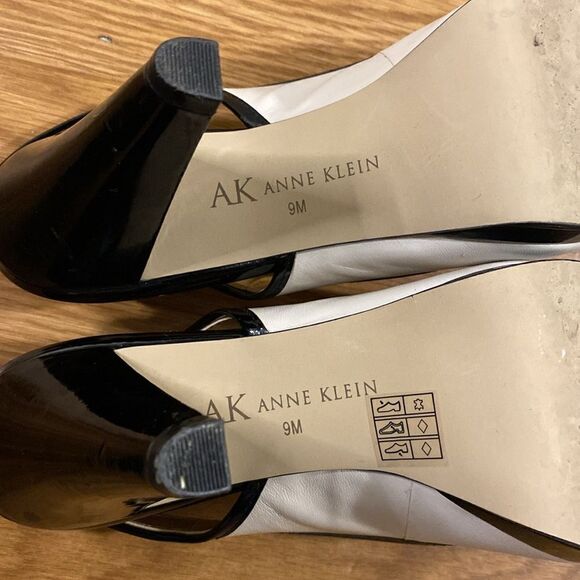 AK Anne Klein Akemani Ivory Black Beaded Slingback Peep Toe Heels (Size 9) - Picture 8 of 12